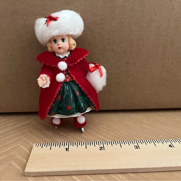 Hallmark Keepsake Ornament. Madame Alexander- Christmas Holly. 2000. QX6611. - Picture 6 of 8